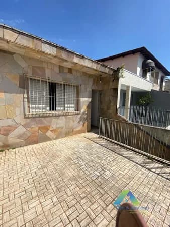 Casa com 03 quartos 130m² proximo ao metro Sacomã.
