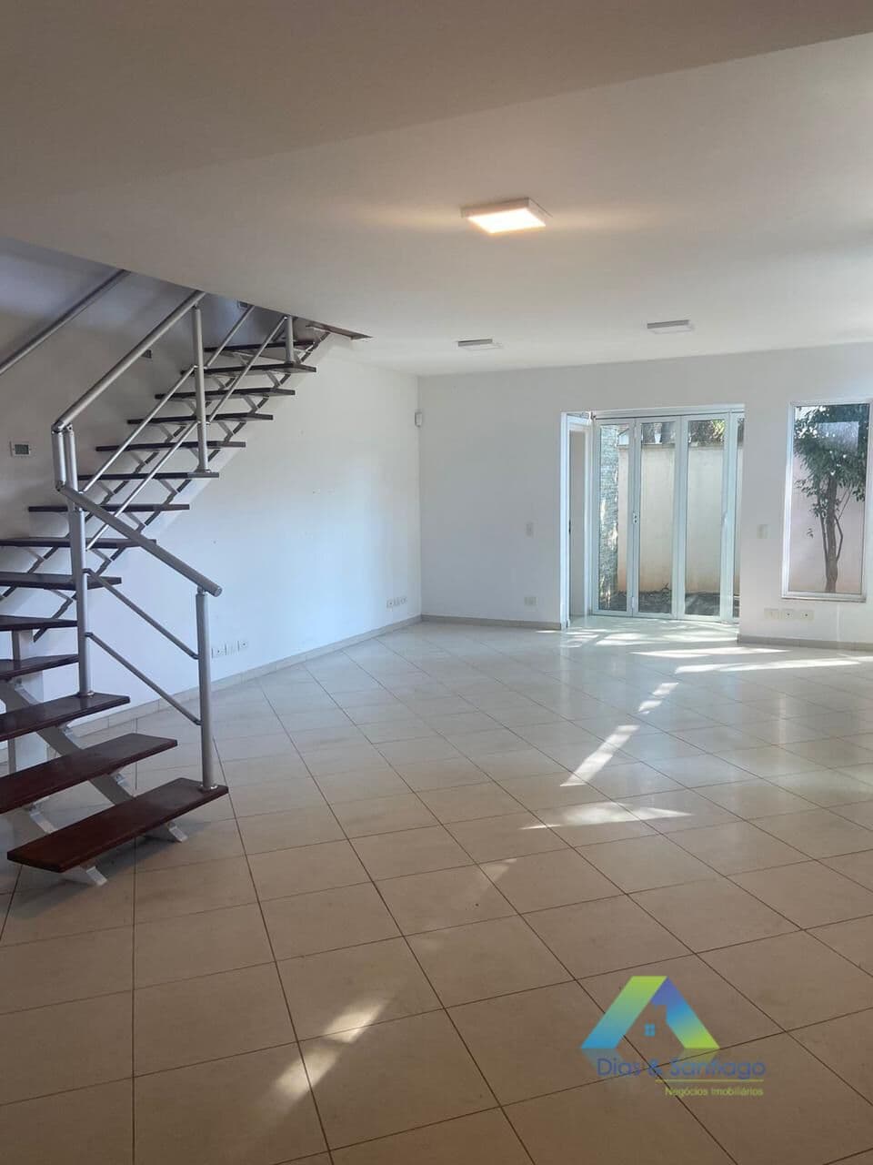 Sobrado com 4 Quartos e 7 banheiros para locação ao lado do Metrô Eucapiltos e Shopping Ibirapuera - Moema/SP!