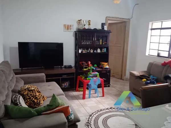 CASA TERREA À VENDA COM 2 DORMITÓRIOS E 3 VAGAS NA VILA DAS MERCES !!