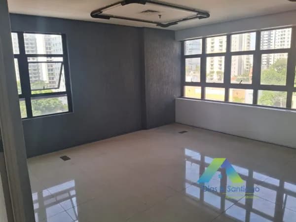 Sala Comercial com 50m² recém reformada em localização privilegiada de Moema/Zsul