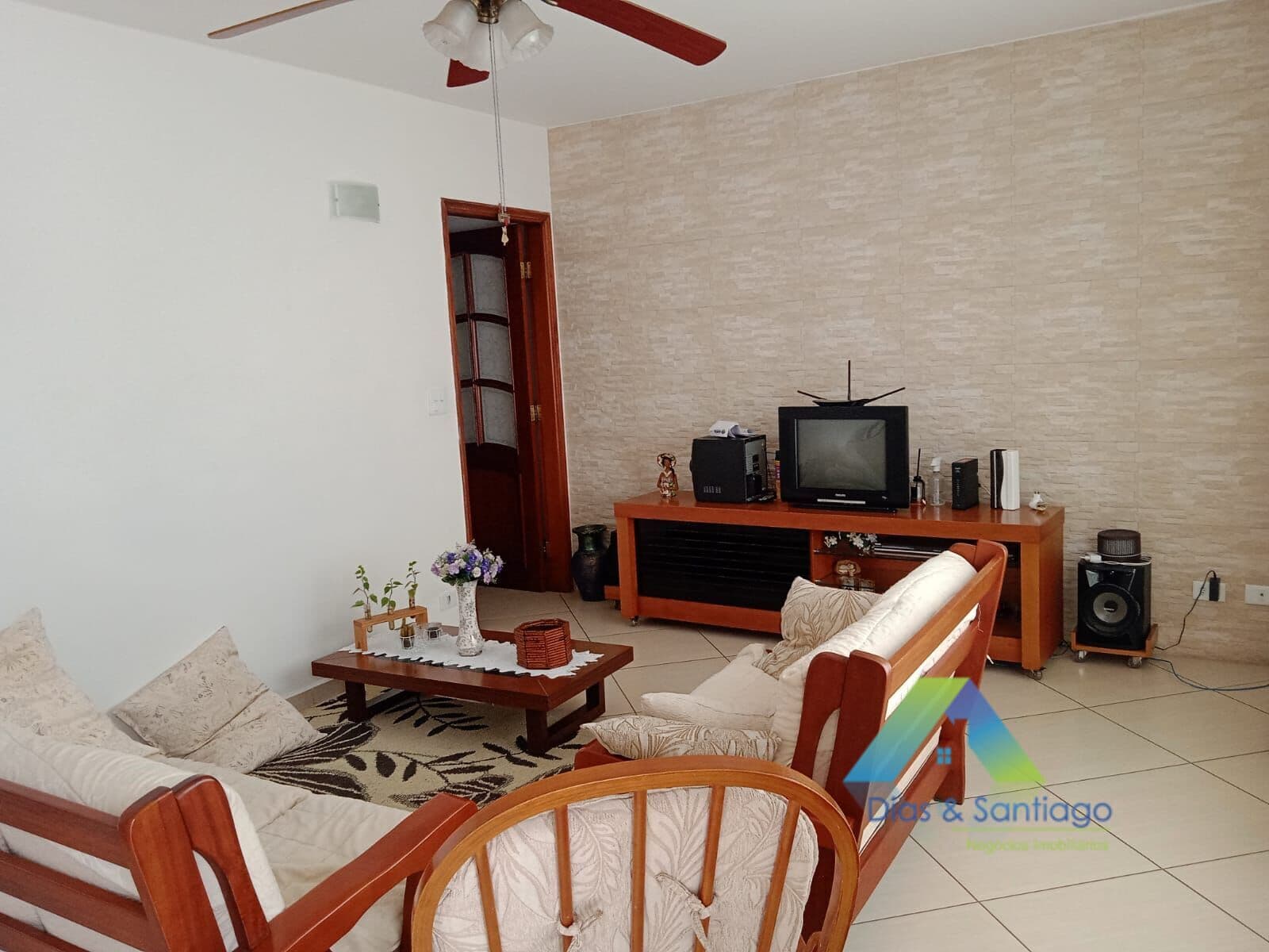 CASA TÉRREA REFORMADA COM 2 DORMITÓRIOS NA VILA DAS MERCES !