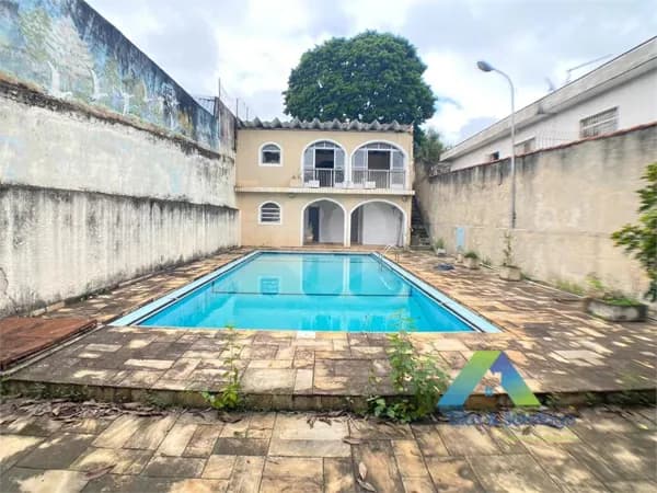 Casa com piscina em 300m² na Vila das Mercês - Região da Saúde/Zsul.