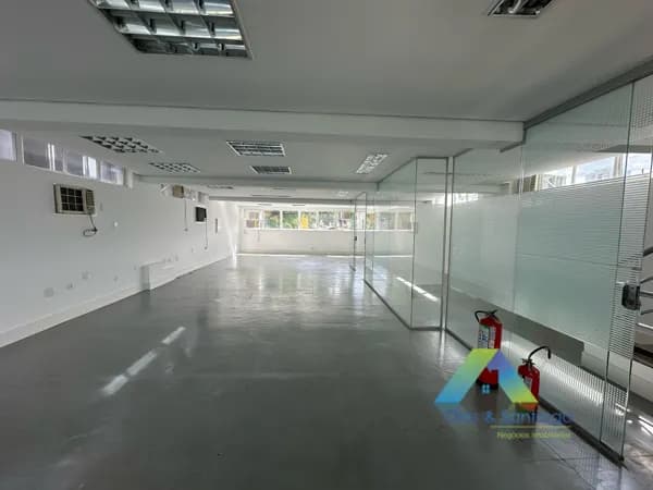 Prédio Comercial com 5 andares em Vila das Mercês, São Paulo/SP
