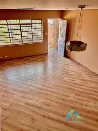 Casa Sobrado 2 Domts ,2 Banheiros , 2 vagas de garagens , complanejados !!