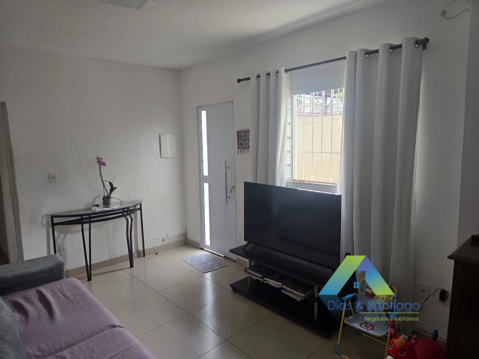 Casa com 5 quartos, 1 superior e 1 de serviço – 230 m² de Terreno