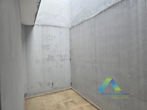 Casa com 5 quartos, 1 superior e 1 de serviço – 230 m² de Terreno