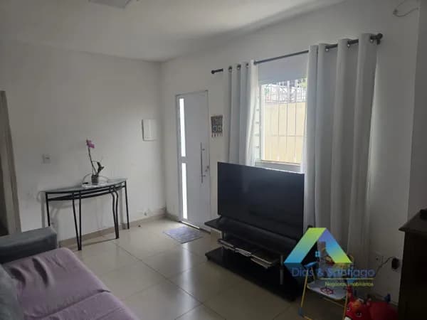 Casa com 5 quartos, 1 superior e 1 de serviço – 230 m² de Terreno