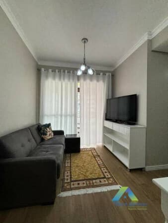 Lindo apartamento recém reformado tudo novo e de excelente bom gosto e de fino padrão.