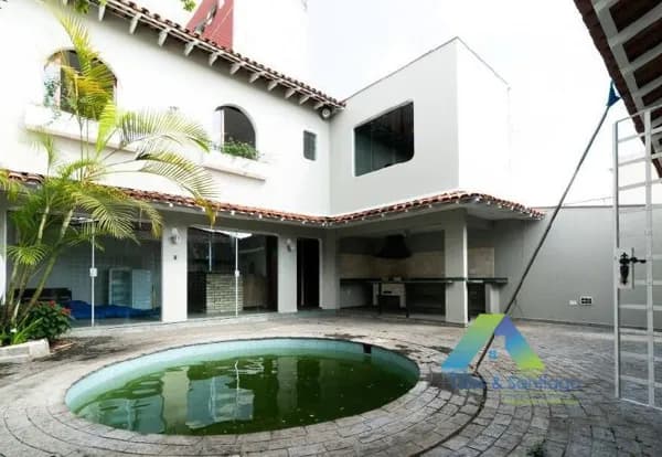 Linda casa com 638m² no coração do Brooklin.