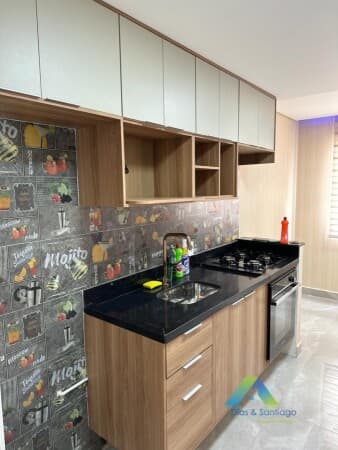 Lindo apartamento semi mobiliado recém reformado com fino padrão de acabamento.