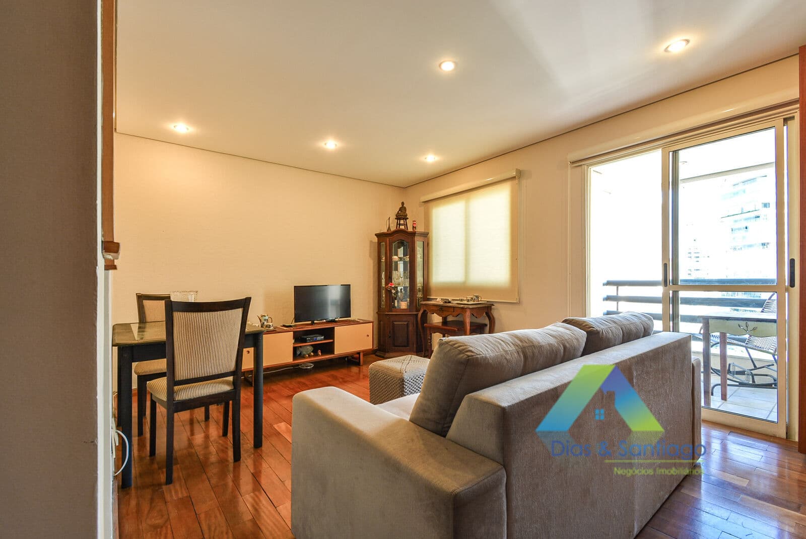 Lindo apartamento de alto padrão com 66m² em localização privilegiada na área nobre de Moema com 2 vagas de garagem.