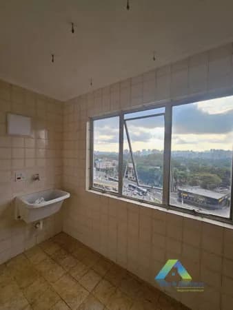 Apartamento Reformado a 200m do Metrô Alto da Boa Vista – Vista Livre e Excelente Iluminação