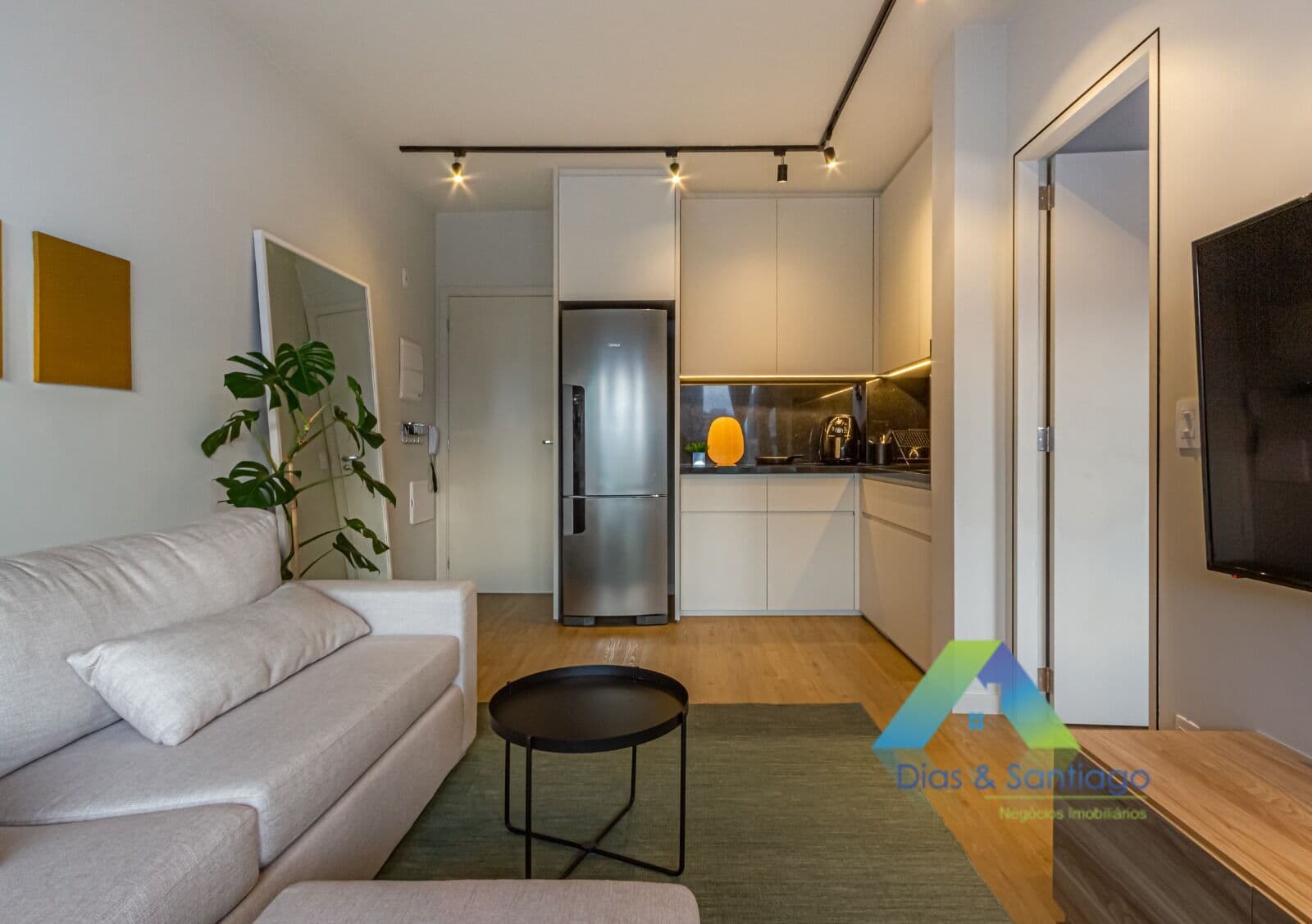 Apartamento todo mobiliado em Pinheiros com 39m² - 1 suíte com localização privilegiada a 210mts da Estação de Metrô Faria Lima/Pinheiros.