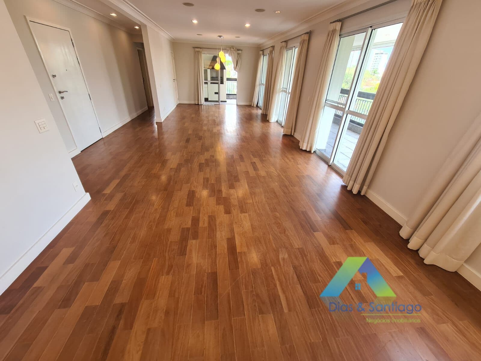 Apartamento Alto Padrão com 3 suítes e 5 vagas em Campo Belo, São Paulo/SP