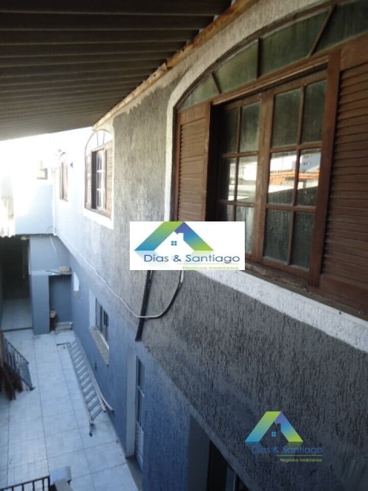 Sobrado comercial com 11 salas, 2 elevadores, cozinha , 6 banheiros, 2 vagas de garagem, portão eletrônico, sistema verisure e câmeras instalado.