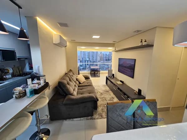 Apartamento com 72m² em andar alto e vista livre com 2 vagas de garagem coberta em localização privilegiada em área nobre na região do Tatuapé