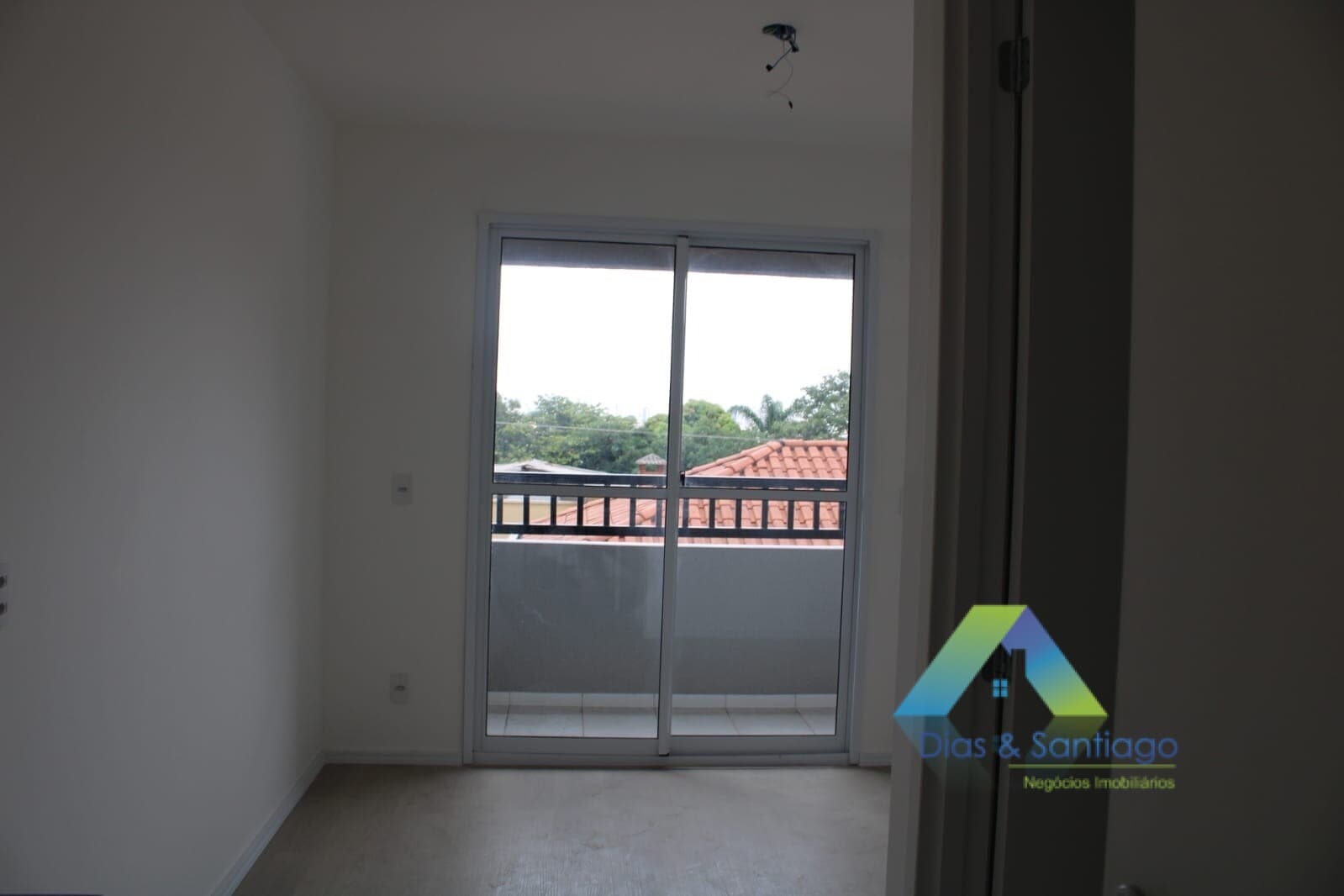 Lindo apartamento studio novo em localização privilegiada na área nobre e plana da Vila das Mercês próximo de todos os comercios!