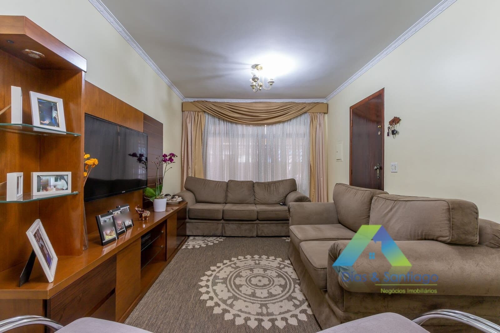 Excelente sobrado com 250m² e alto padrão de acabamento!