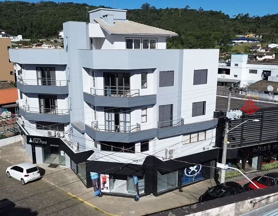 Mobiliado, de esquina e com vista incrível