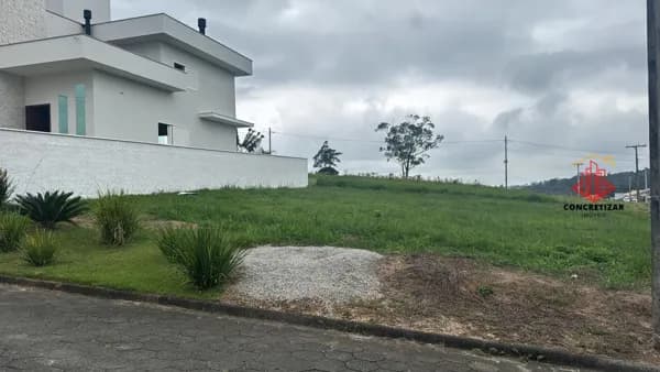 Terreno alto e bem localizado