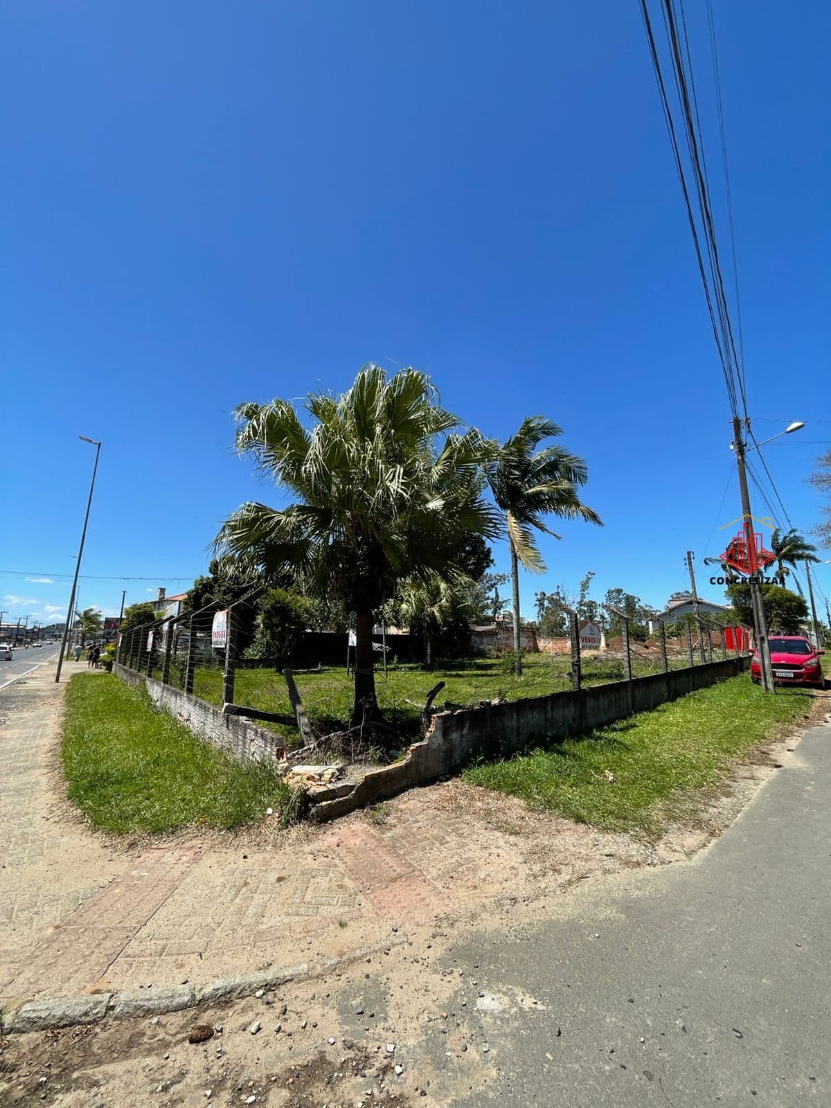 Com estrutura para prédio e salas comerciais