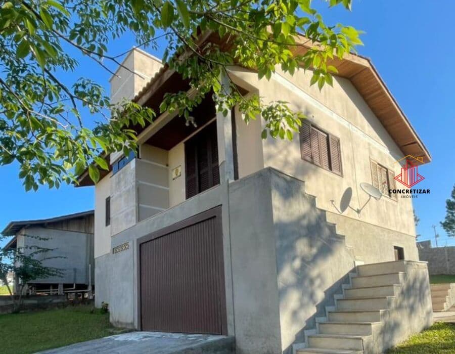 Casa mobiliada com pátio amplo