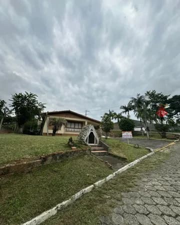 Espaço, vista e sol da manhã no Jardim das Palmeiras