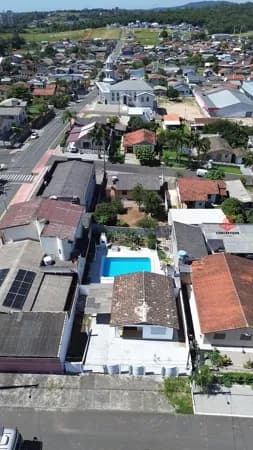 Casa reformada com piscina