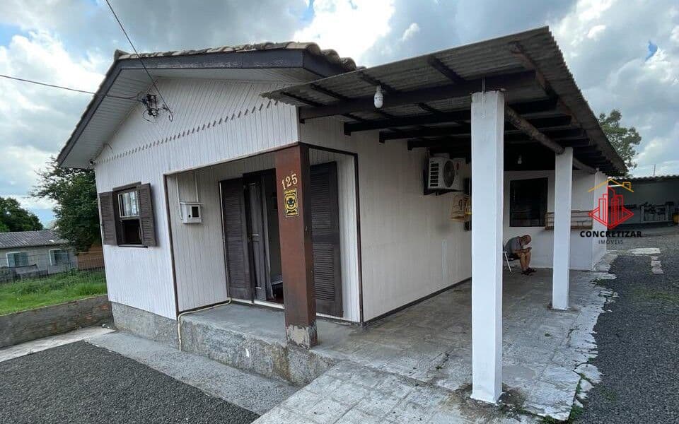 Casa + edícula em rua tranquila