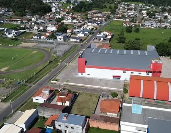 Casa ao lado do Centro de Eventos e Campo Municipal