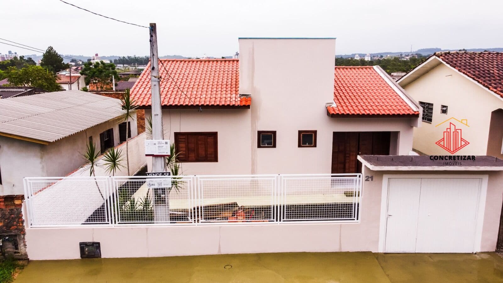Casa com suíte e terreno amplo