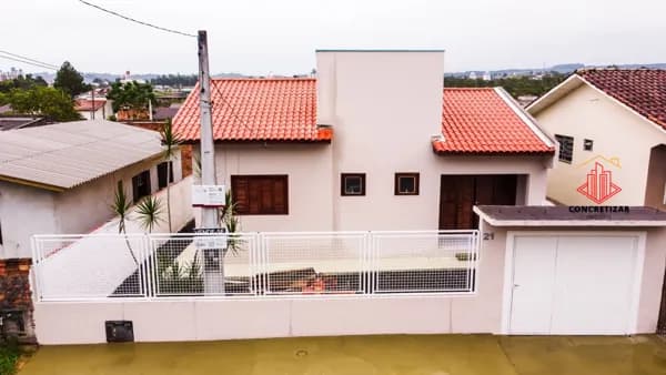 Casa com suíte e terreno amplo