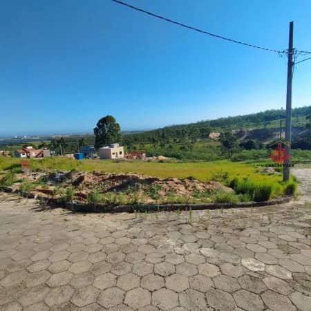 Lote com localização estratégica