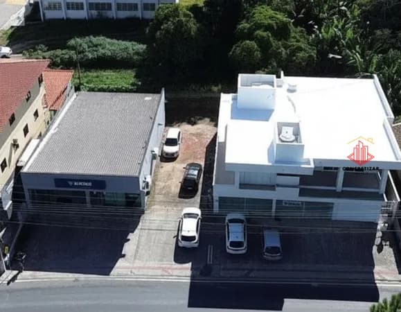 Casa de alto padrão + salas comerciais