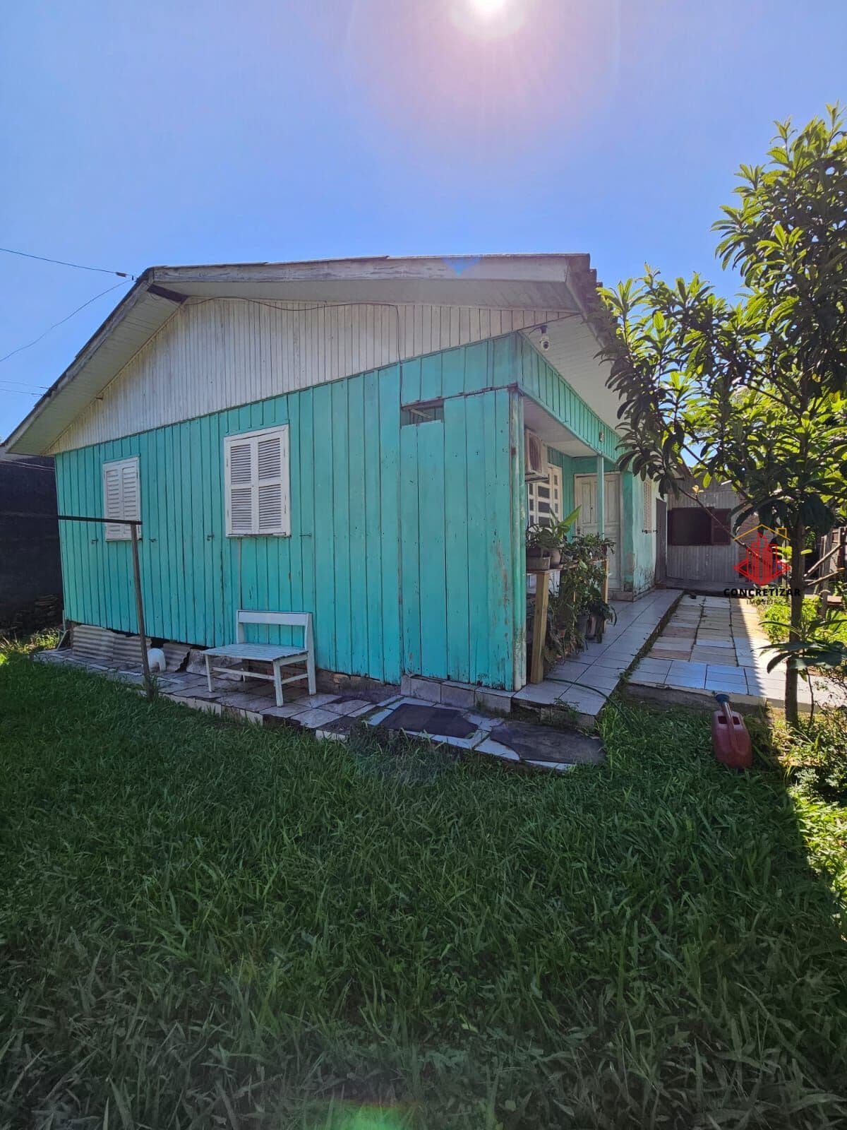 Duas casas em lote de esquina