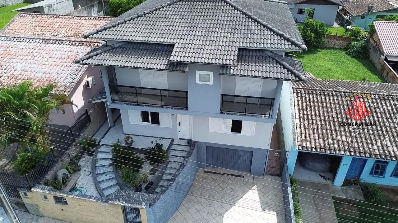 Casa de 3 andares no Centro de Cocal