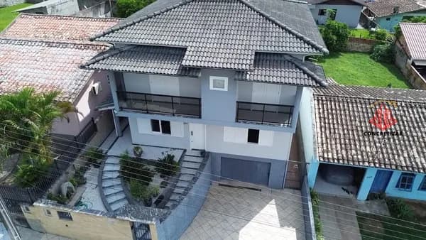 Casa de 3 andares no Centro de Cocal
