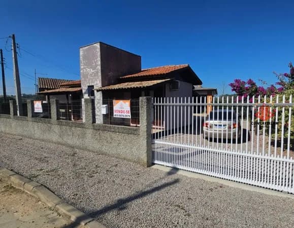Casa com piscina e área gourmet
