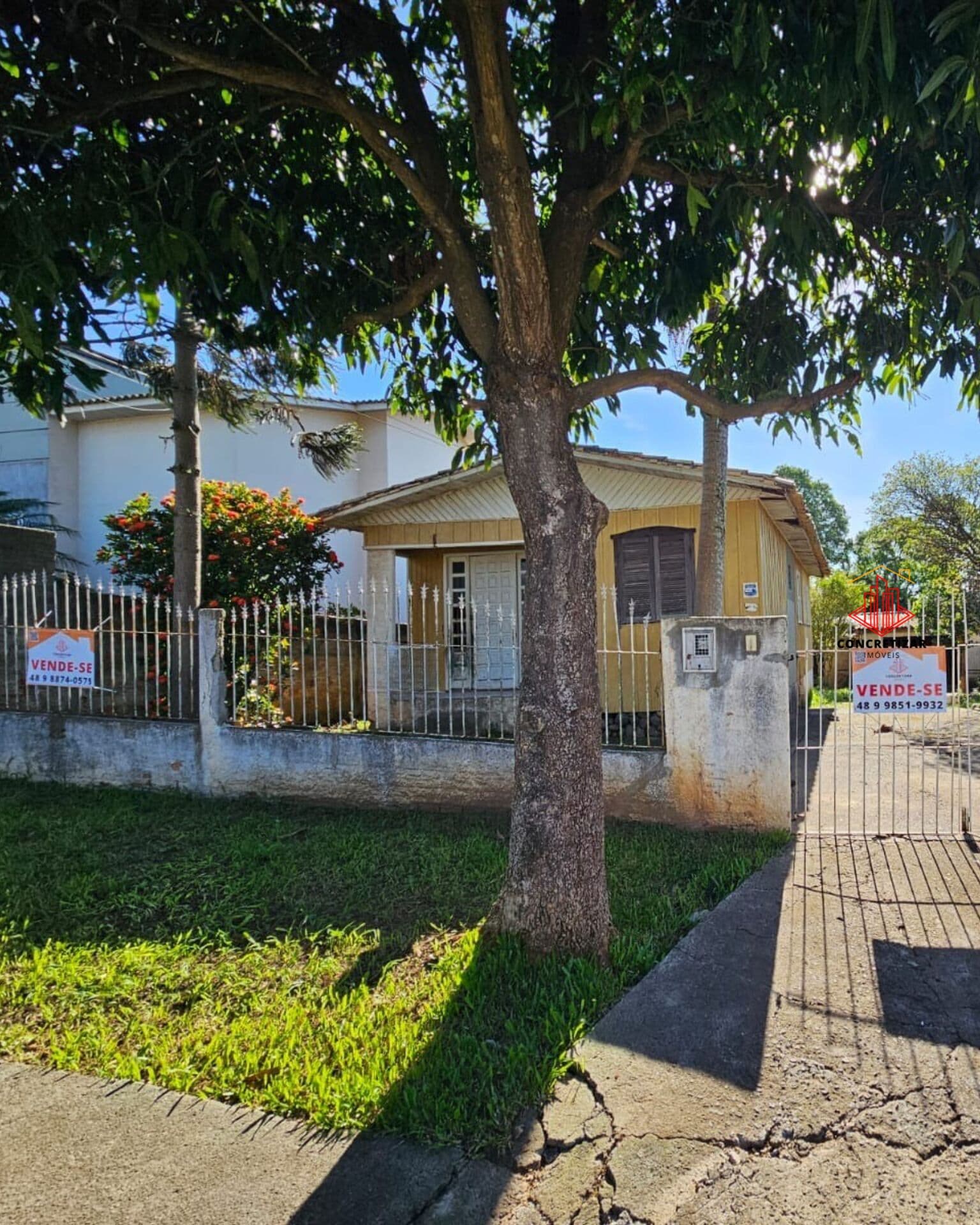 Casa bem localizada e com terreno amplo