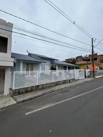 Casa em ponto estratégico