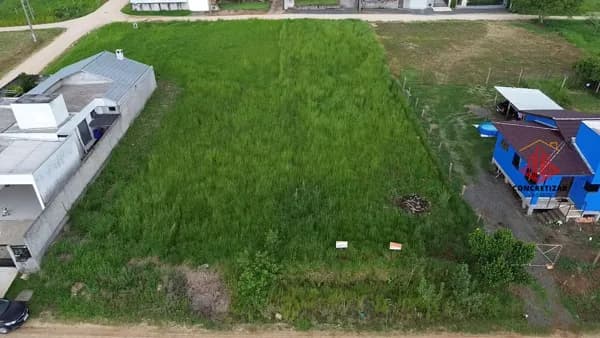 Terreno alto e plano em Içara