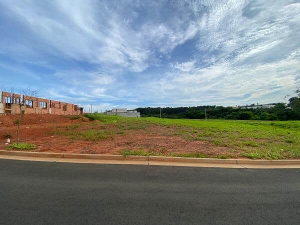 Terreno no Condomínio Hípica em Nova Odessa-SP.