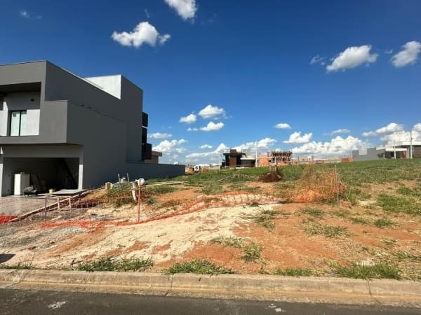 Terreno no Condomínio Vitória - Nova Odessa/SP.