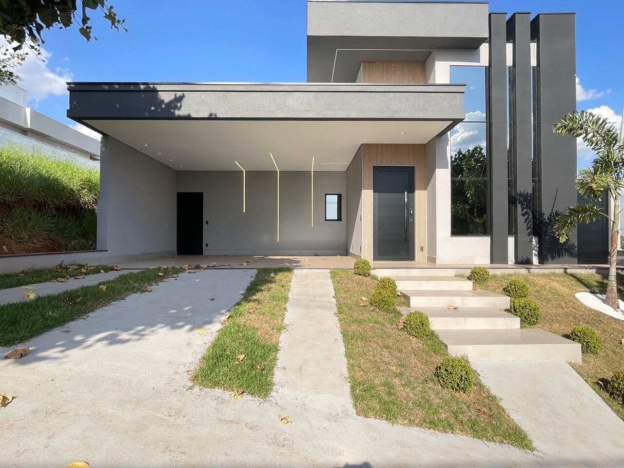 Linda Casa Alto Padrão no Condomínio Macknight