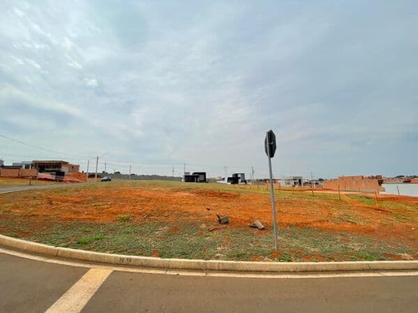 Lindo terreno de esquina no Condomínio Recanto das Águas- Nova Odessa/SP