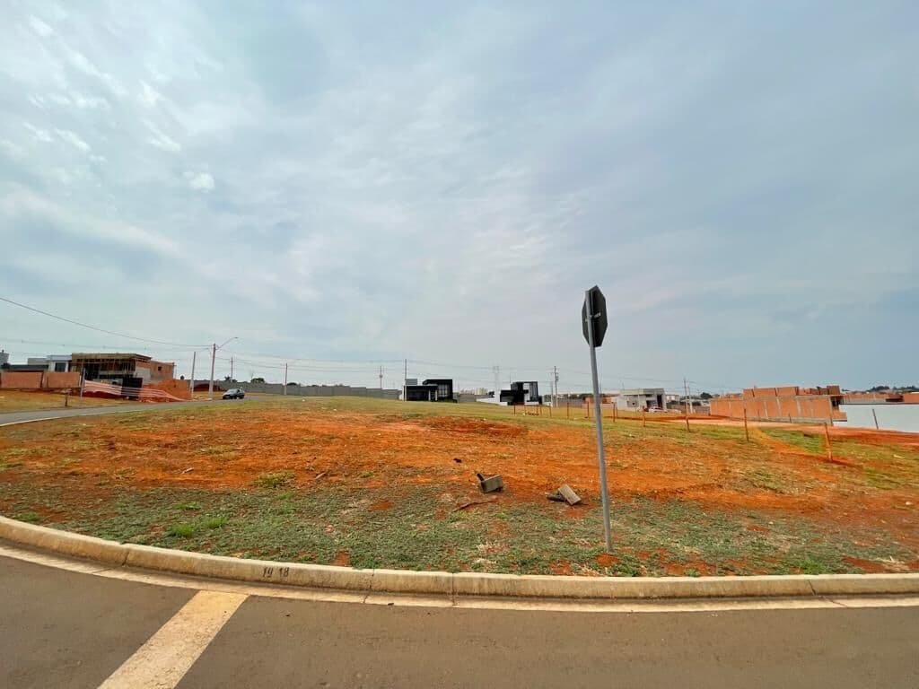 Lindo terreno de esquina no Condomínio Recanto das Águas- Nova Odessa/SP