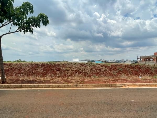 OPORTUNIDADE terreno no Condomínio Parque Fortaleza-SP.