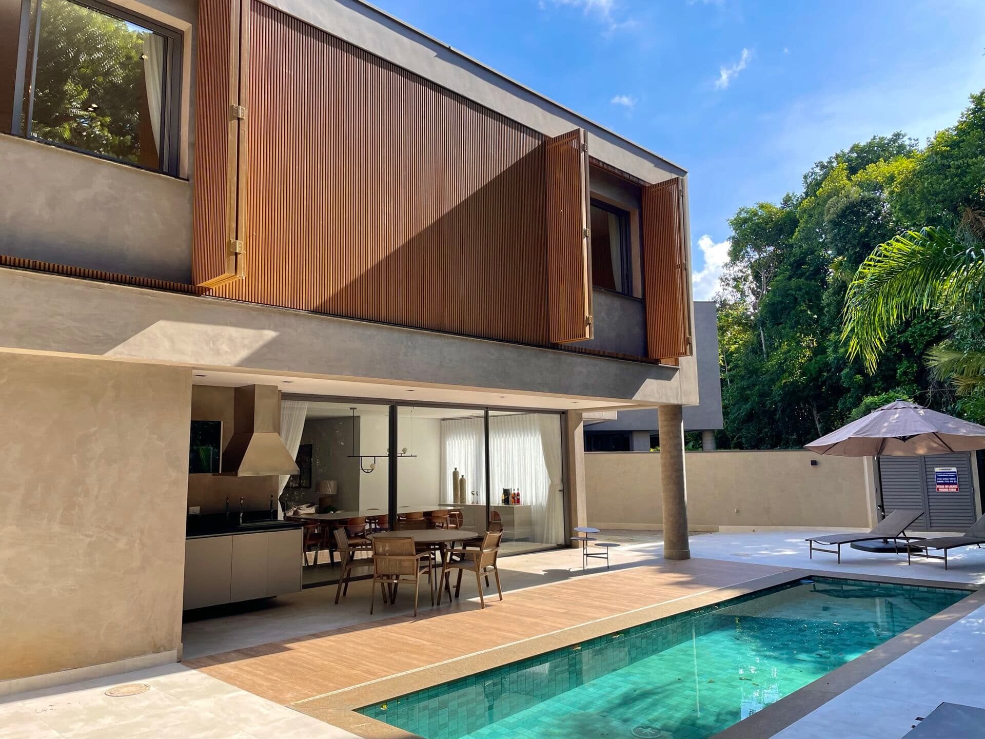 Casa porteira fechada no Riviera de São Lourenço, condomínio Reserva do Golf em Bertioga/SP