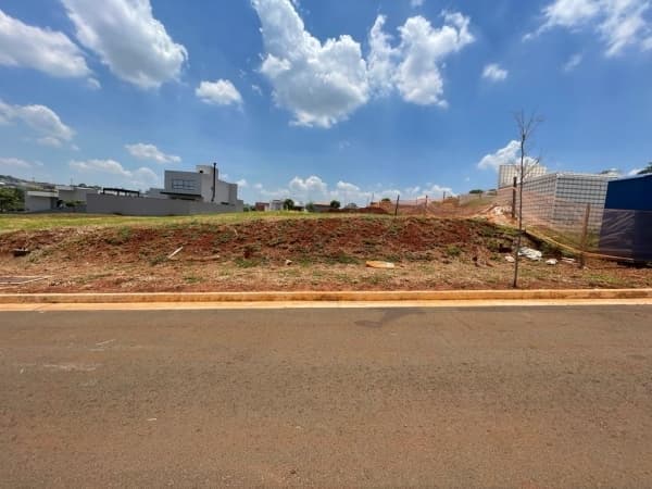 Lindo terreno no Condomínio Parque Fortaleza em Nova Odessa-SP