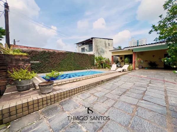 Vendo Excelente Casa na Várzea - 400m² - 3 quartos - 1 suíte - Piscina - 4 Vagas.